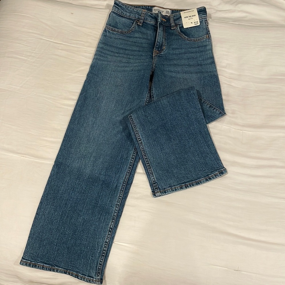 Girls’ Abercrombie kids size 8/9 high rise wide leg medium wash jean NWT